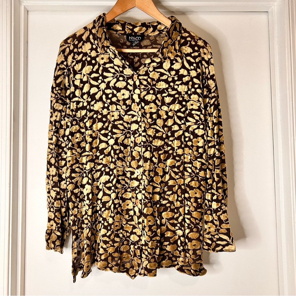 New York & Company Retro Brown and Gold Floral Top - Size Medium - Picture 2 of 10